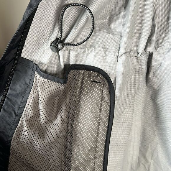 L.L. Bean Women's Trail Model Rain Coat - Picture 6 of 9